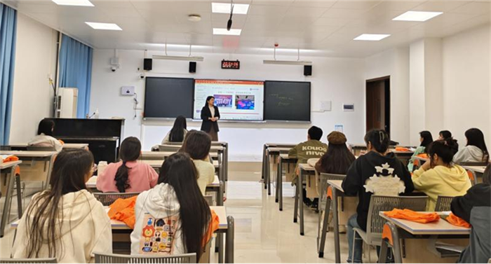 中国教育在线4月15日报道：广西幼师开展“与您同行 反校园欺凌”公益宣传活动